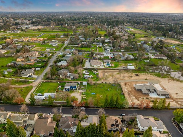 3370 Emerson Dr, Roseville, CA 95661