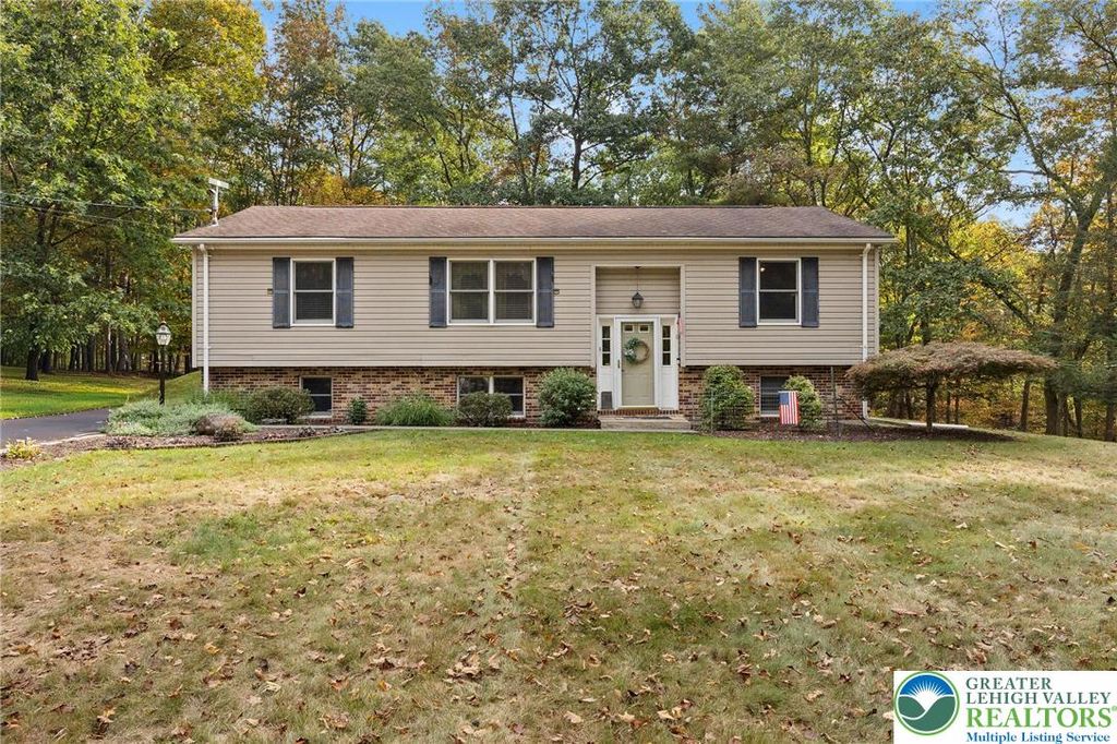 2216 Campanile Court, Smithfield Twp, PA 18301