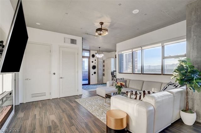 353 East Bonneville Avenue 729, Las Vegas, NV 89101