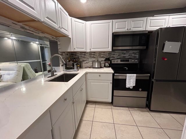 1007 GREEN PINE Boulevard F3, West Palm Beach, FL 33409