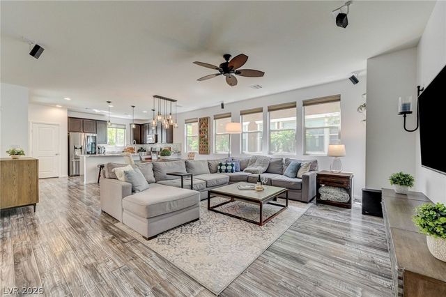 10615 Country Knoll Way, Las Vegas, NV 89135