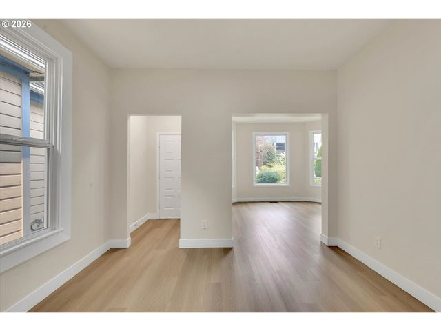 1926 Se WASHINGTON St, Portland, OR 97214