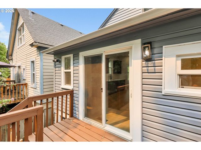 1926 Se WASHINGTON St, Portland, OR 97214