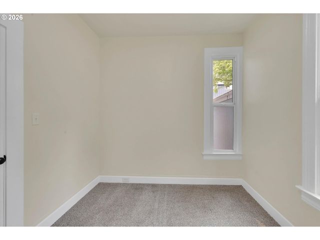 1926 Se WASHINGTON St, Portland, OR 97214