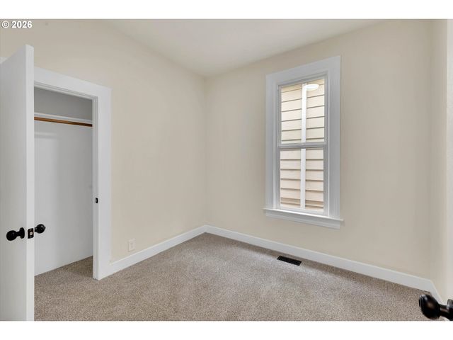 1926 Se WASHINGTON St, Portland, OR 97214