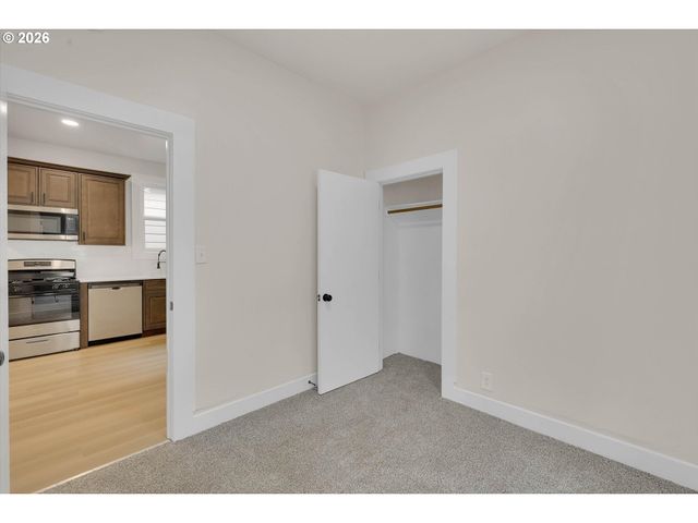 1926 Se WASHINGTON St, Portland, OR 97214