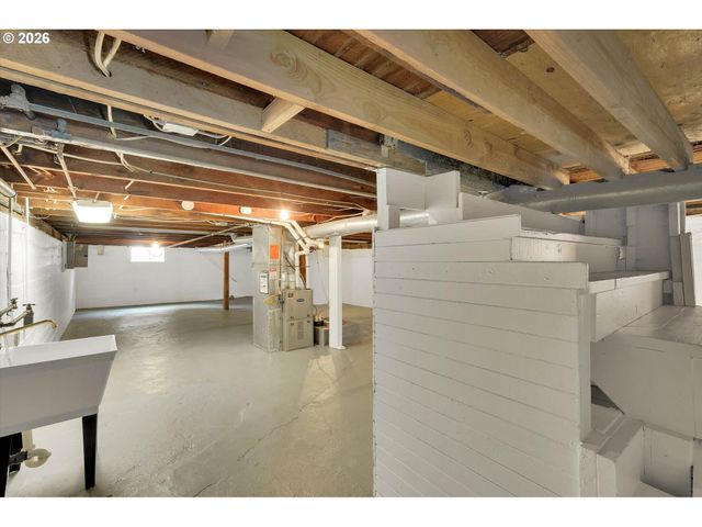 1926 Se WASHINGTON St, Portland, OR 97214