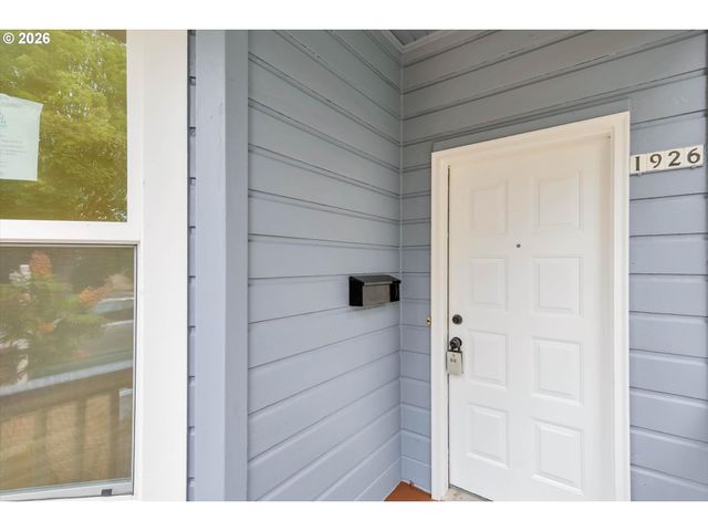 1926 Se WASHINGTON St, Portland, OR 97214