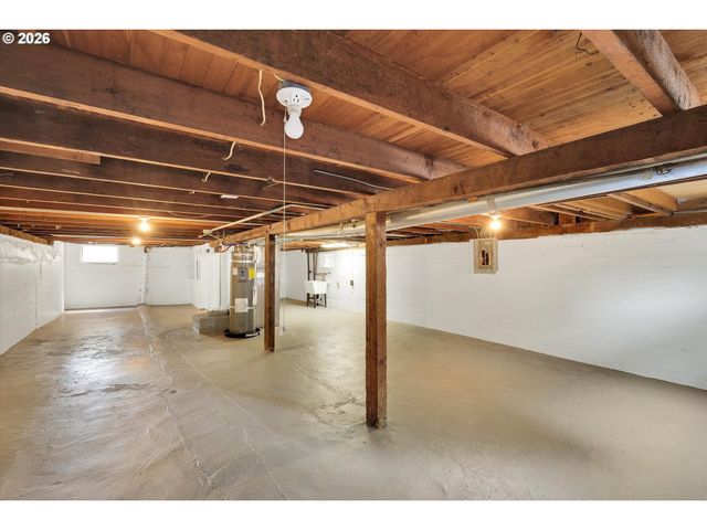 1926 Se WASHINGTON St, Portland, OR 97214