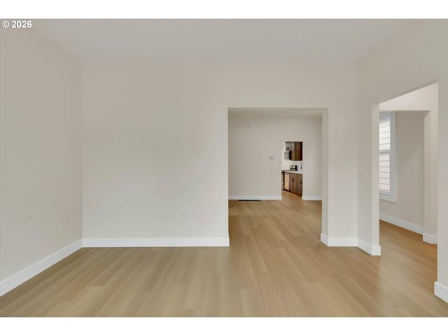 1926 Se WASHINGTON St, Portland, OR 97214