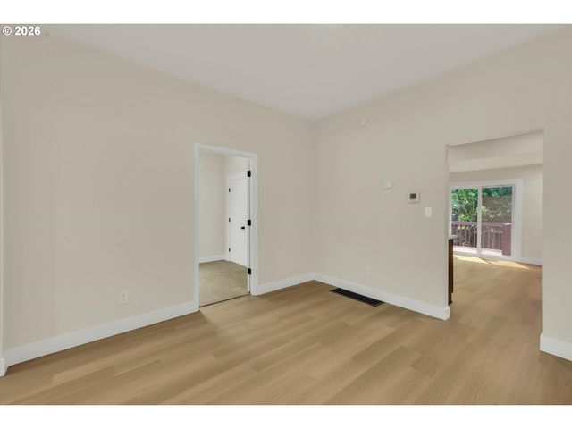 1926 Se WASHINGTON St, Portland, OR 97214