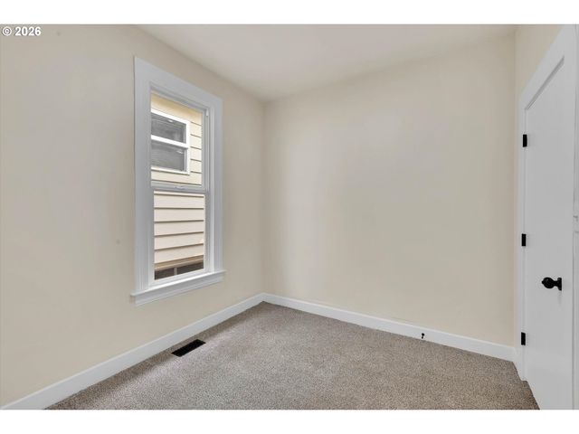 1926 Se WASHINGTON St, Portland, OR 97214