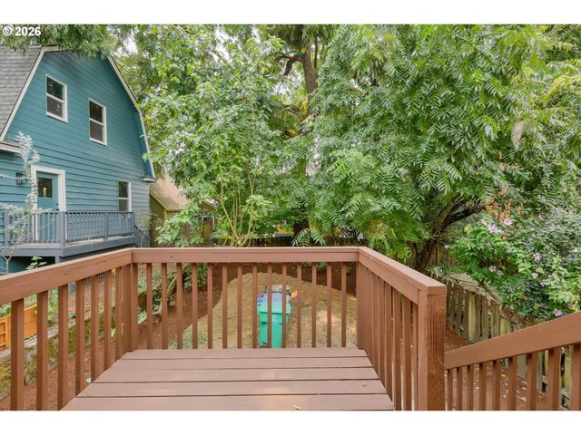 1926 Se WASHINGTON St, Portland, OR 97214