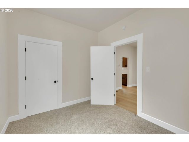1926 Se WASHINGTON St, Portland, OR 97214