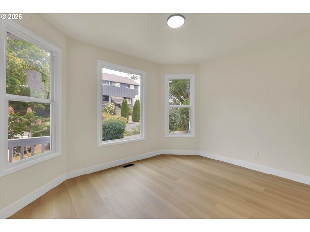 1926 Se WASHINGTON St, Portland, OR 97214