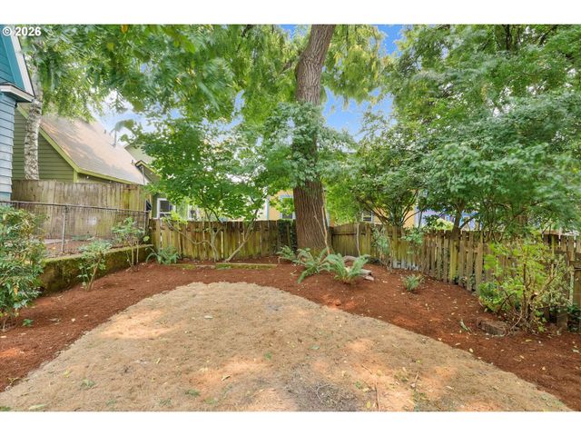 1926 Se WASHINGTON St, Portland, OR 97214