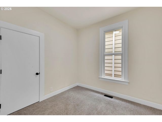 1926 Se WASHINGTON St, Portland, OR 97214