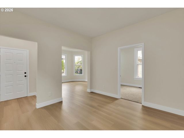 1926 Se WASHINGTON St, Portland, OR 97214