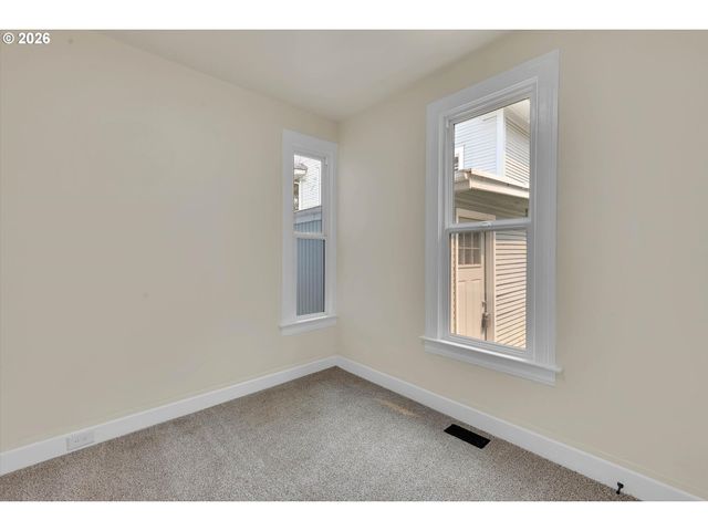 1926 Se WASHINGTON St, Portland, OR 97214