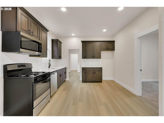 1926 Se WASHINGTON St, Portland, OR 97214
