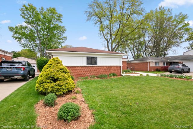 30238 S Stockton Drive, Farmington Hills, MI 48336