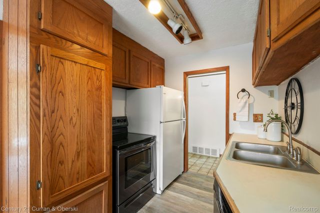 30238 S Stockton Drive, Farmington Hills, MI 48336