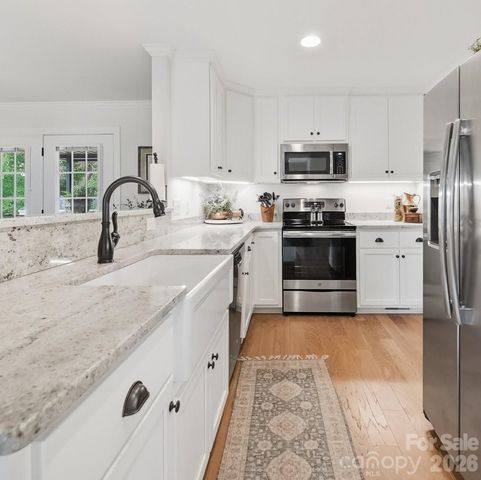 2404 23rd Street Drive NE, Hickory, NC 28601
