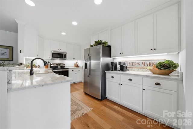 2404 23rd Street Drive NE, Hickory, NC 28601