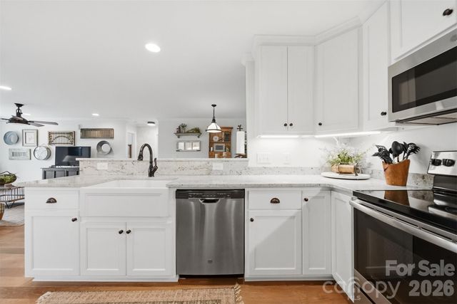2404 23rd Street Drive NE, Hickory, NC 28601