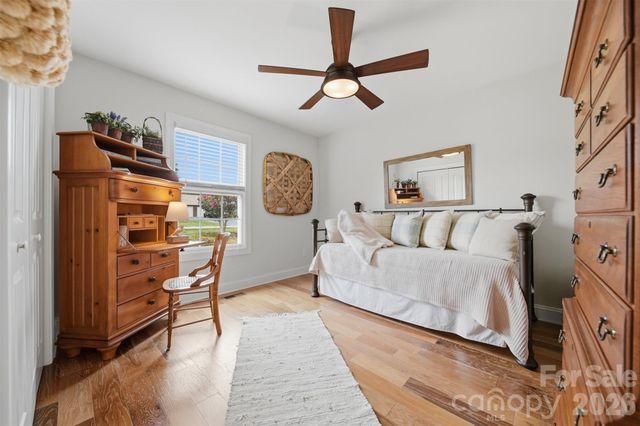 2404 23rd Street Drive NE, Hickory, NC 28601