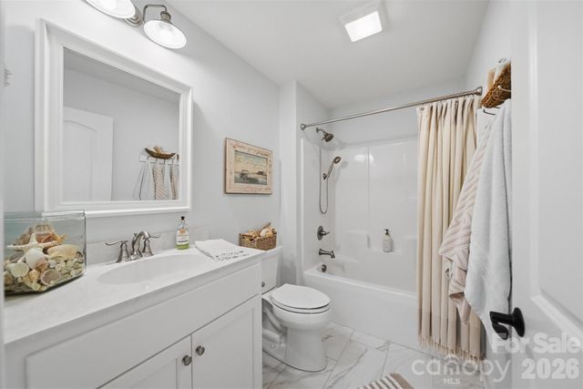2404 23rd Street Drive NE, Hickory, NC 28601