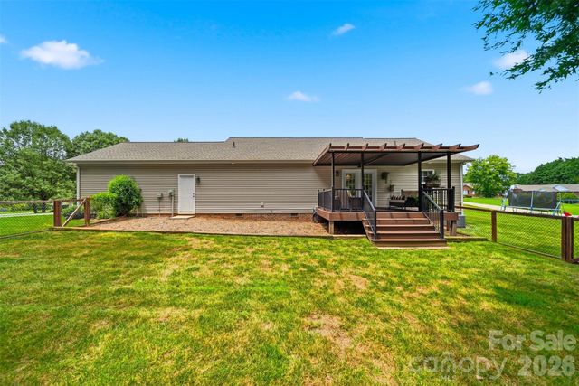 2404 23rd Street Drive NE, Hickory, NC 28601