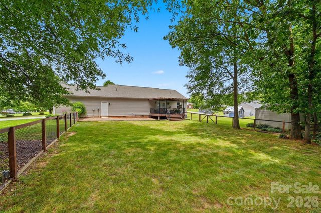 2404 23rd Street Drive NE, Hickory, NC 28601