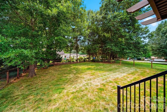 2404 23rd Street Drive NE, Hickory, NC 28601
