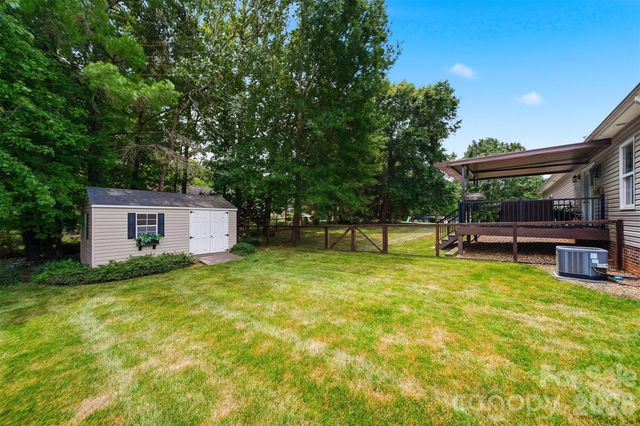 2404 23rd Street Drive NE, Hickory, NC 28601