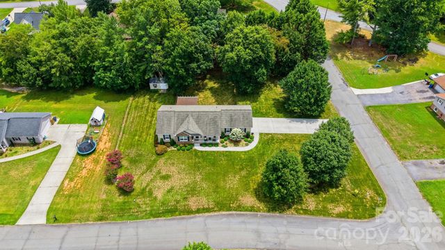 2404 23rd Street Drive NE, Hickory, NC 28601