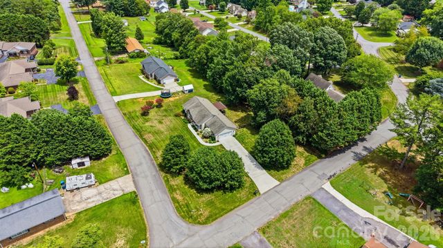 2404 23rd Street Drive NE, Hickory, NC 28601