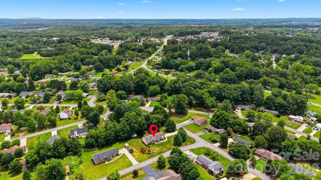 2404 23rd Street Drive NE, Hickory, NC 28601
