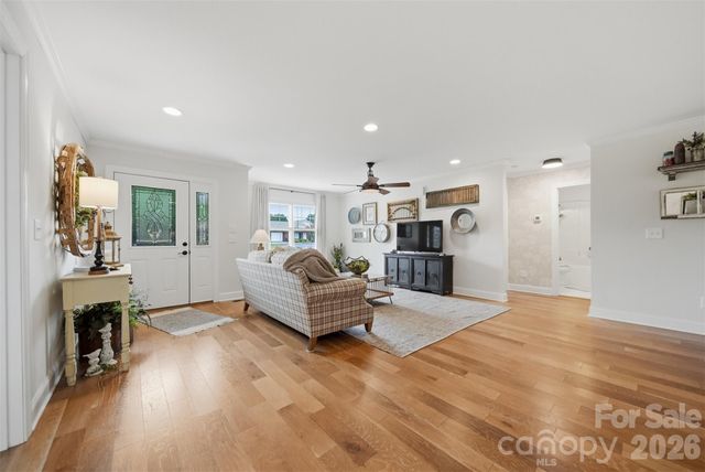 2404 23rd Street Drive NE, Hickory, NC 28601