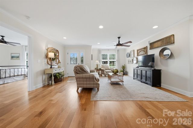 2404 23rd Street Drive NE, Hickory, NC 28601