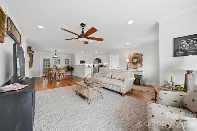 2404 23rd Street Drive NE, Hickory, NC 28601