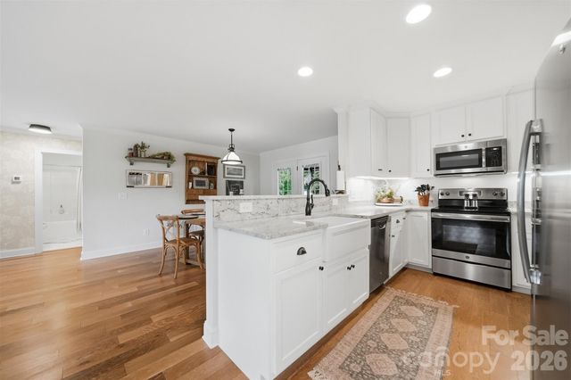 2404 23rd Street Drive NE, Hickory, NC 28601