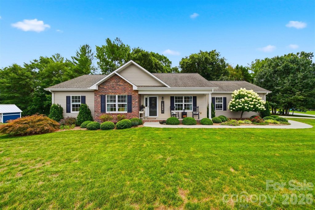 2404 23rd Street Drive NE, Hickory, NC 28601