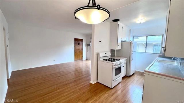 919 N Orange Grove Avenue 5, Los Angeles, CA 90046