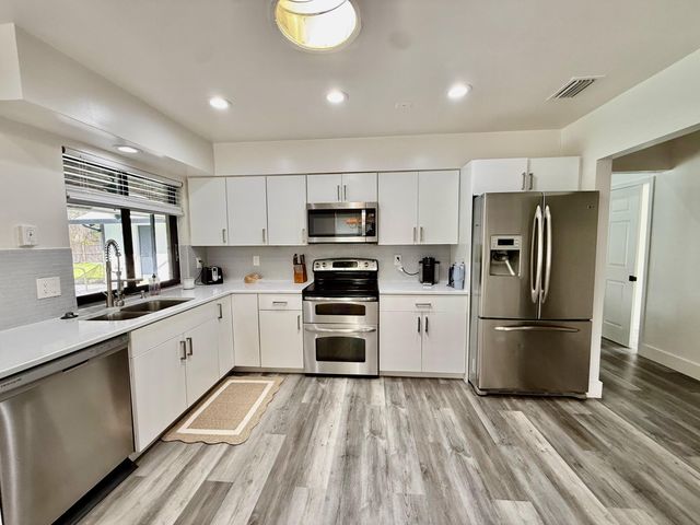 325 Knotty Wood Lane, Wellington, FL 33414