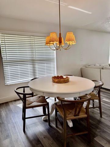 325 Knotty Wood Lane, Wellington, FL 33414