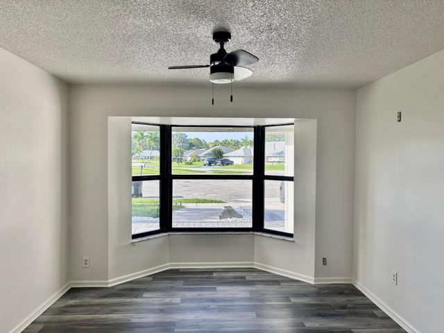 325 Knotty Wood Lane, Wellington, FL 33414