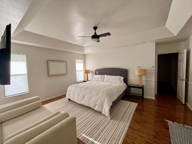 325 Knotty Wood Lane, Wellington, FL 33414