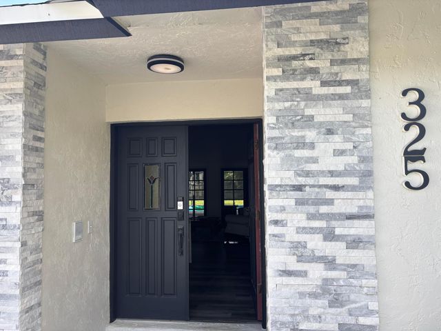 325 Knotty Wood Lane, Wellington, FL 33414