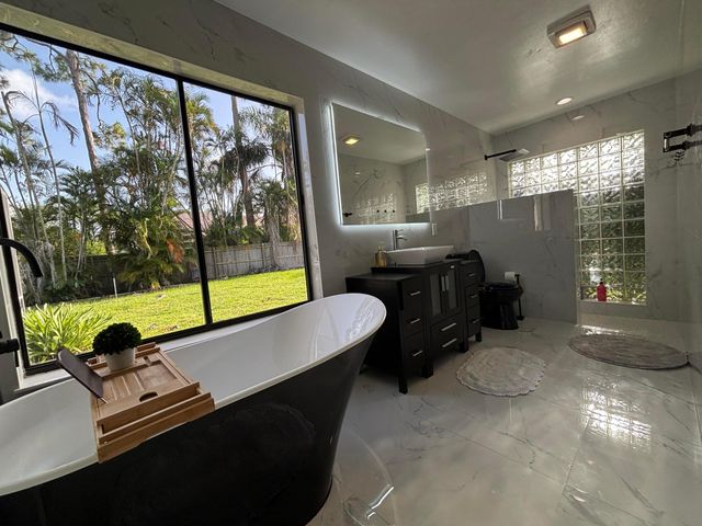 325 Knotty Wood Lane, Wellington, FL 33414